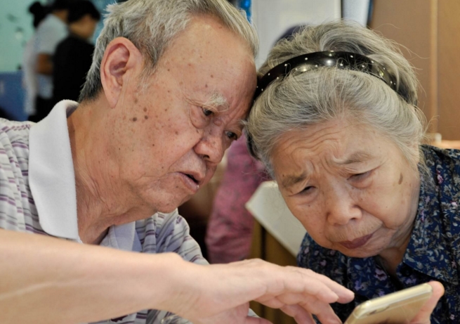 全球老龄化浪潮下中国科技公司正瞄准“银色经济”